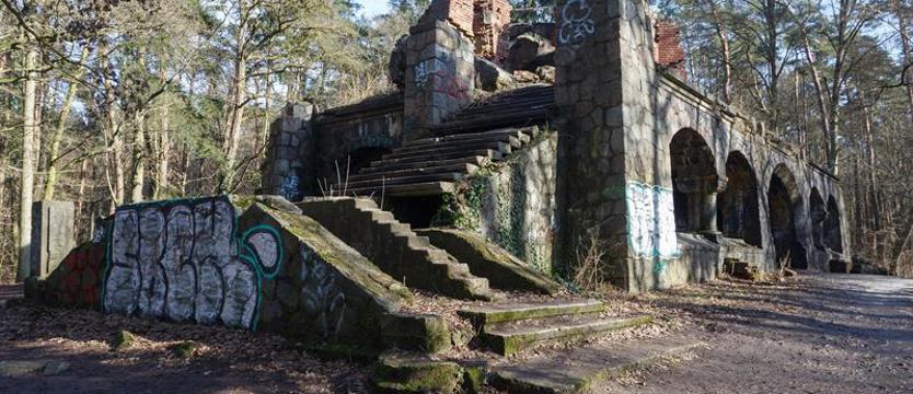 Wiosenne porządki przy wieży Quistorpa