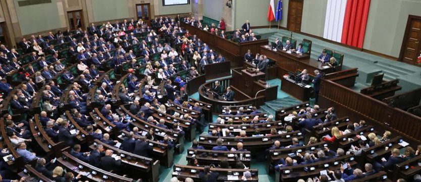 Sondaż IBRiS: ZP - 35,1 proc., KO - 25,3 proc., Lewica - 8,9 proc., PSL-KP - 6,3 proc.