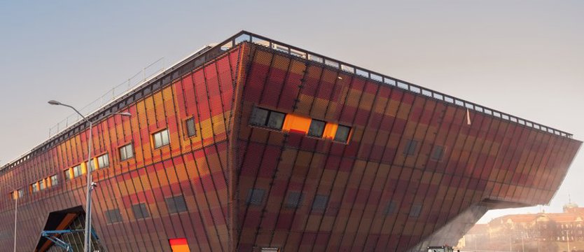 Pokaz iluminacji Morskiego Centrum Nauki w piątek wieczorem