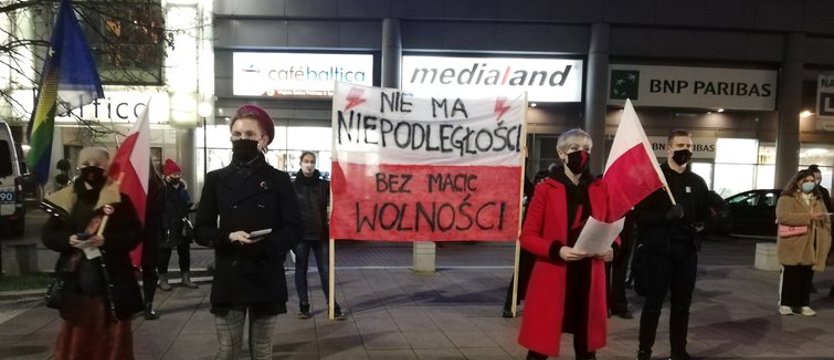 Demonstracja na pl. Rodła. Młodzi przypominają, że walka o prawa kobiet trwa