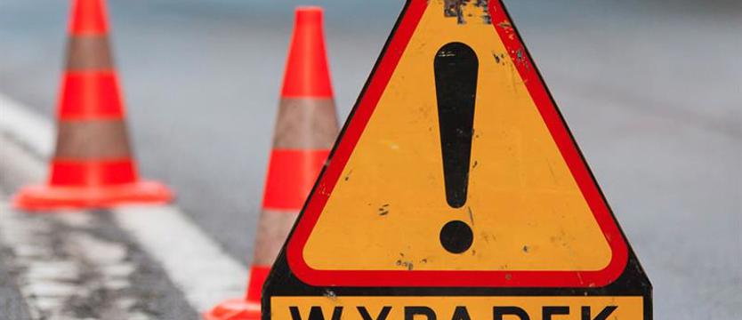Dwie osoby zginęły w zderzeniu samochodu osobowego z traktorem na dk25