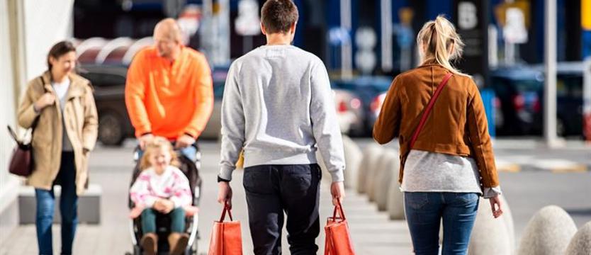 W ub. roku częściej odwiedzaliśmy sklepy. Supermarkety na czele
