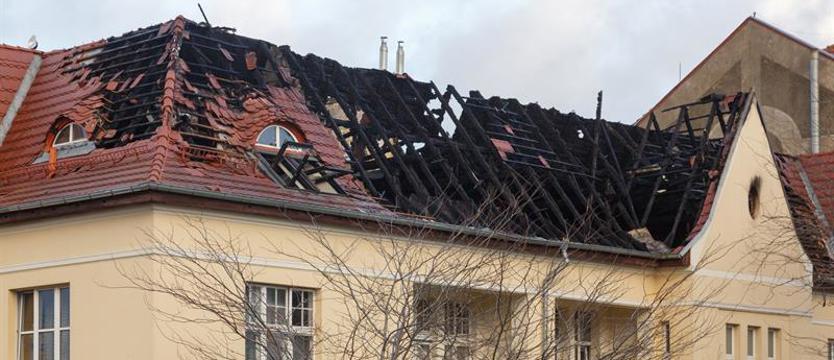 Po pożarze w kamienicy część lokatorów wraca do mieszkań
