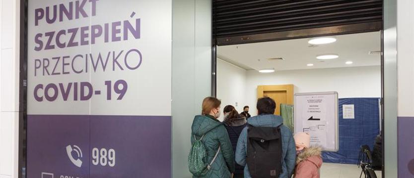 Ministerstwo Zdrowia: zaledwie 2,36 proc. w pełni zaszczepionych zostało zakażonych