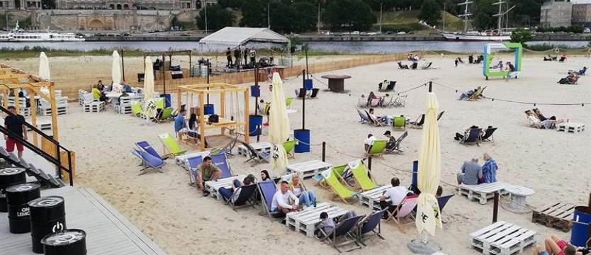 Piasek, muzyka i bańki mydlane. Plażing na Wyspie Grodzkiej