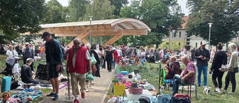 Pchli targ i zbiórka dla powodzian