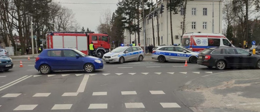 Zderzenie samochodu z tramwajem w al. Wojska Polskiego