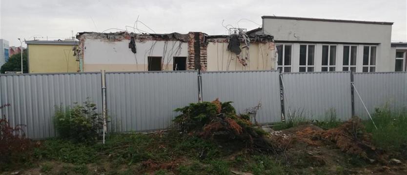 Stary koszaliński dworzec znika. Kasy i poczekalnia w tunelu