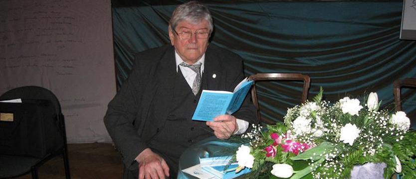 Przyjaciele o zmarłym poecie. Promieniowanie IKS-a