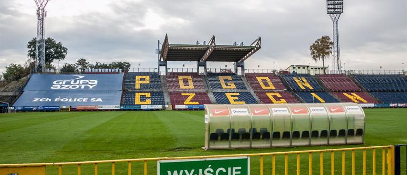 Piłka nożna. Bój o stadion