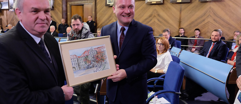 Przyjęli budżet, pożegnali nowego wojewodę