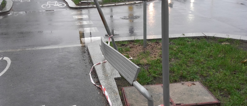 Stojak z usterką