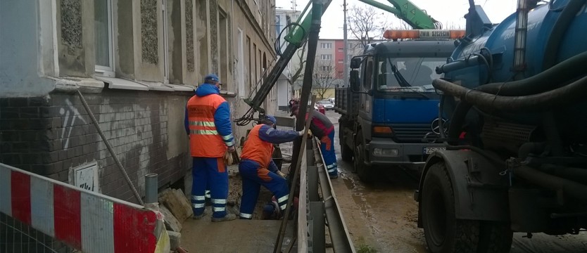 Pomorzany. Kłopoty z wodą i komunikacją potrwają dłużej