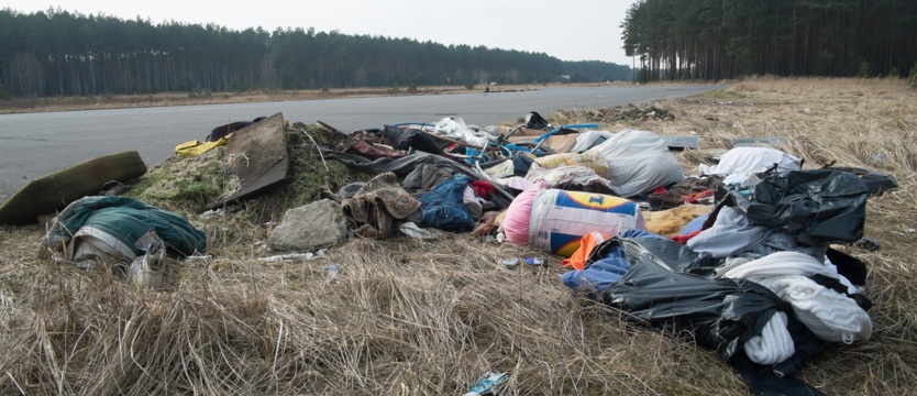 Nie płacą i zaśmiecają miasto