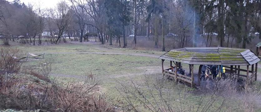 Rekreacja (tylko) sposobem gospodarczym. Gdzie te siedziska i wiata