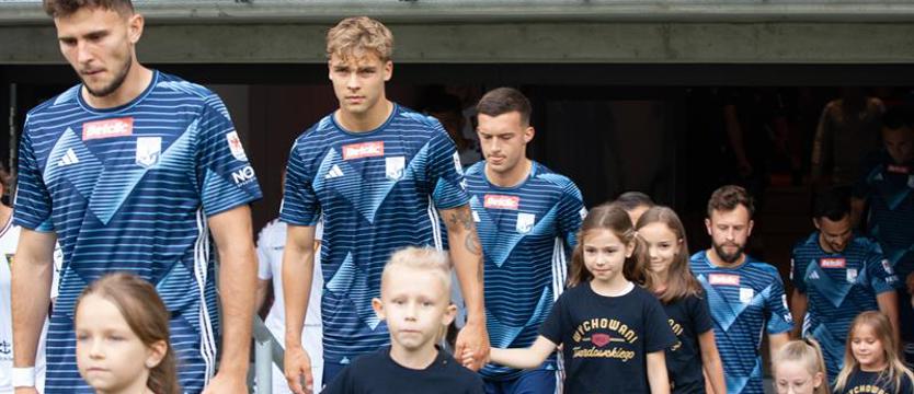 Piłka nożna. Kotwica Kołobrzeg bez licencji