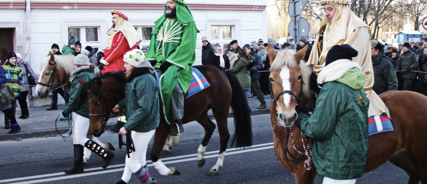 Orszak świąteczny pełen królów