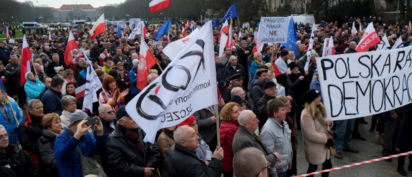 KOD pomaszeruje - w południe