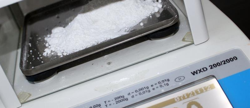 Skąpani w kolorze opioidów