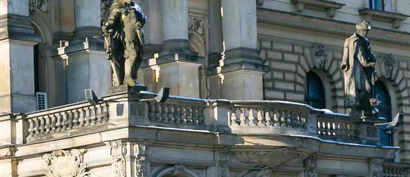Pałac ciągle na sprzedaż