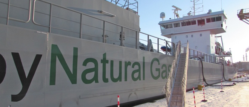 Zawinął cementowiec zasilany LNG