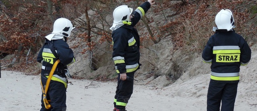 Młoda para utknęła na klifie