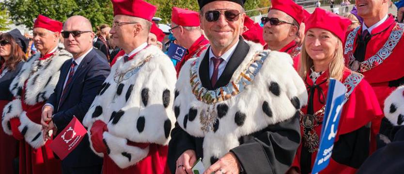 Ulicami Szczecina przeszedł marsz rektorów i studentów