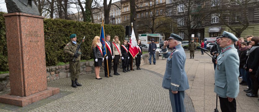 Pomnik po męsku