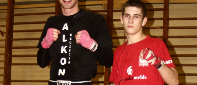 Kick boxing. Medale zawodników z Polic