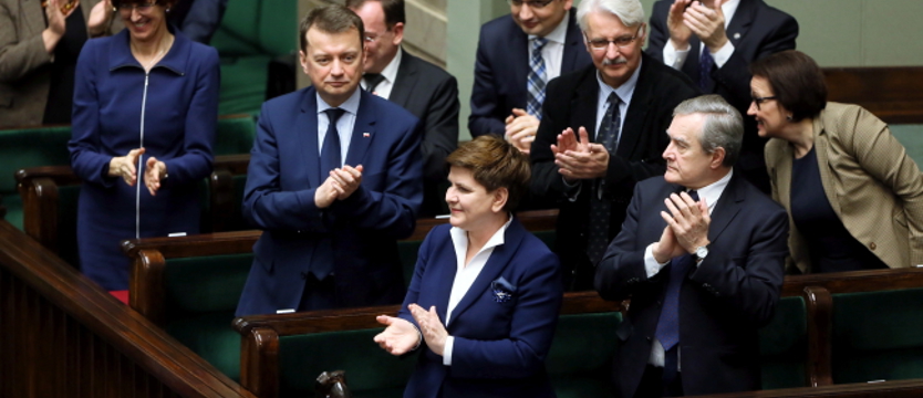Sejm uchwalił ustawę wprowadzającą program 500+