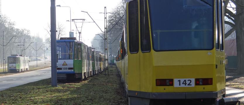 Wystawka przed zajezdnią 
