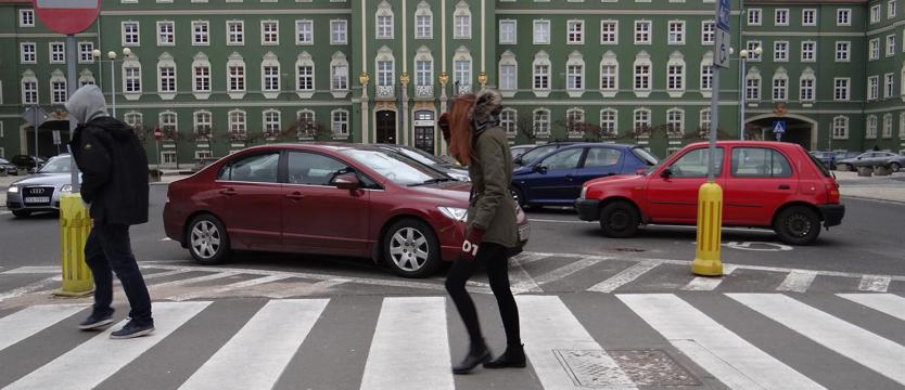 Dyrektor: przesunięcie w czasie