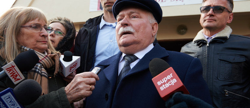 Wałęsa: Nieźle podrobili te papierki