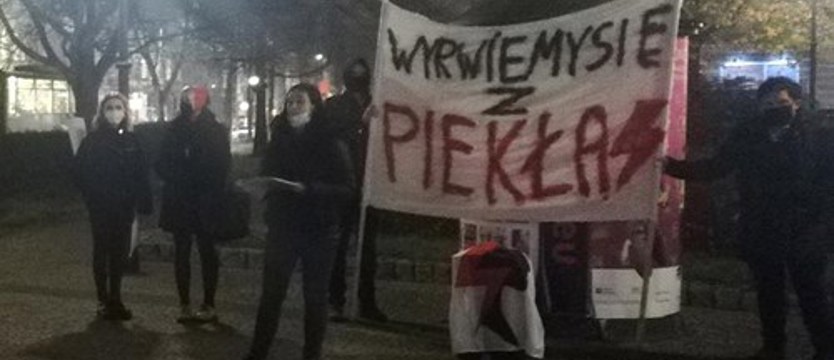 Wiec na pl. Grunwaldzkim. Przeciw przemocy wobec kobiet