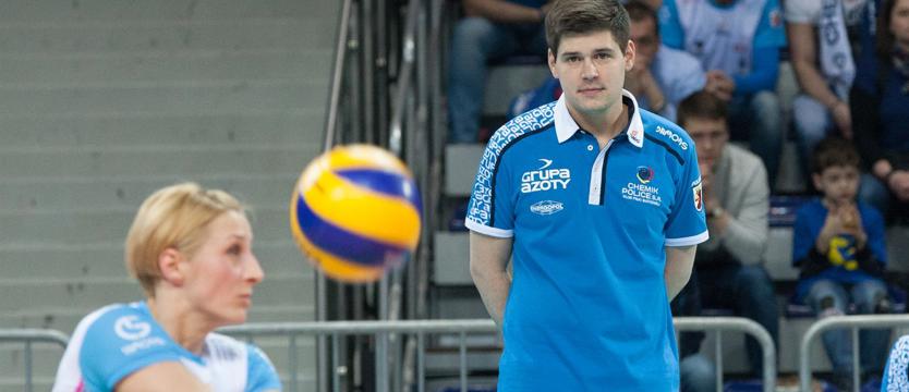 Siatkówka. Chemik gromi pilanki