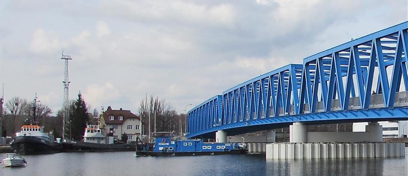Żegluga pod mostem Brdowskim