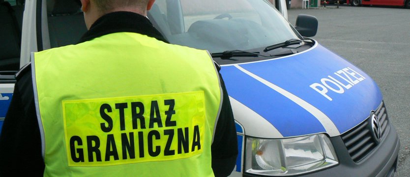 Pościg za audi, mercedes w rowie
