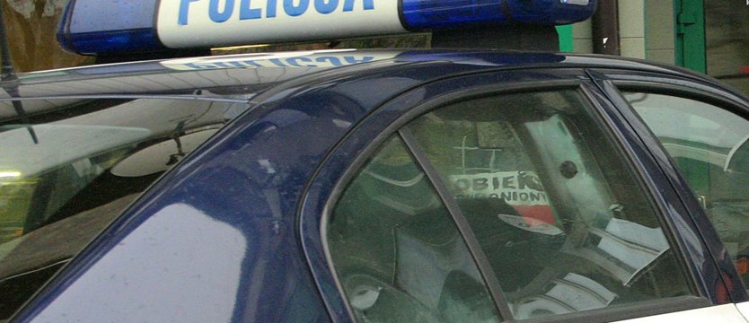 Z długim nożem na przechodniów i policjantów