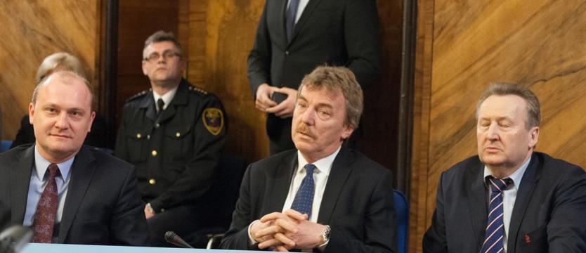 Prezydent w głębokiej defensywie