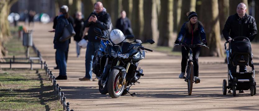 Motorem po Błoniach 