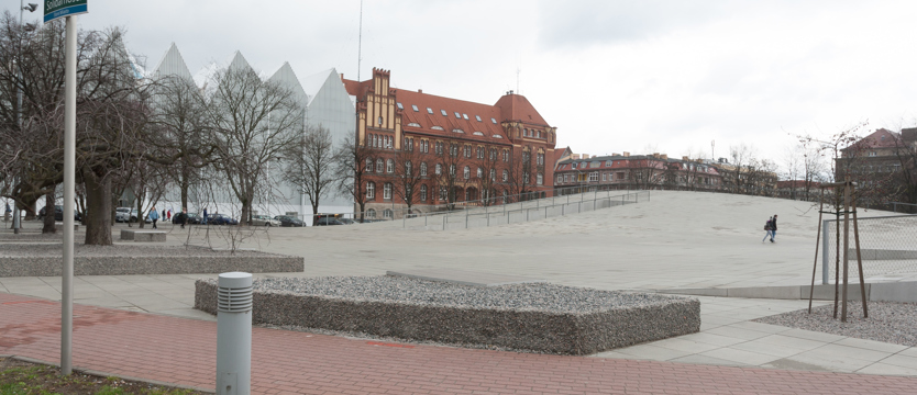 Zamiast szarej bryły