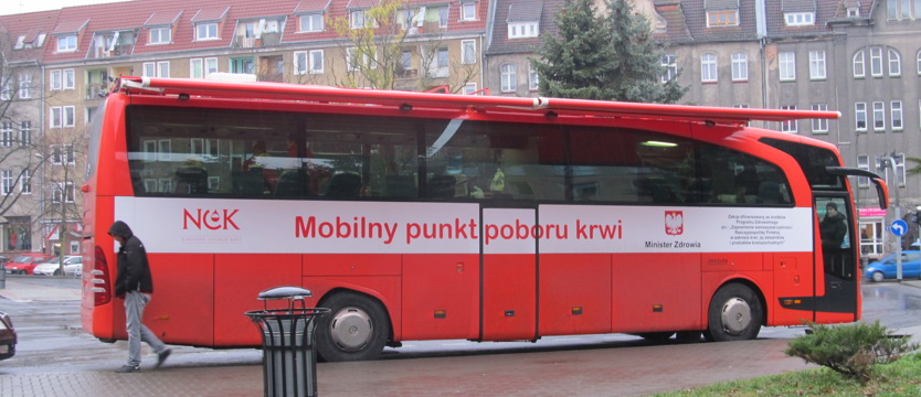 Ambulans krąży po regionie, a krwiodawców ubywa
