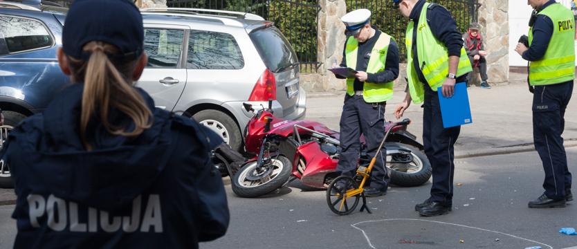Motocyklem w pieszego
