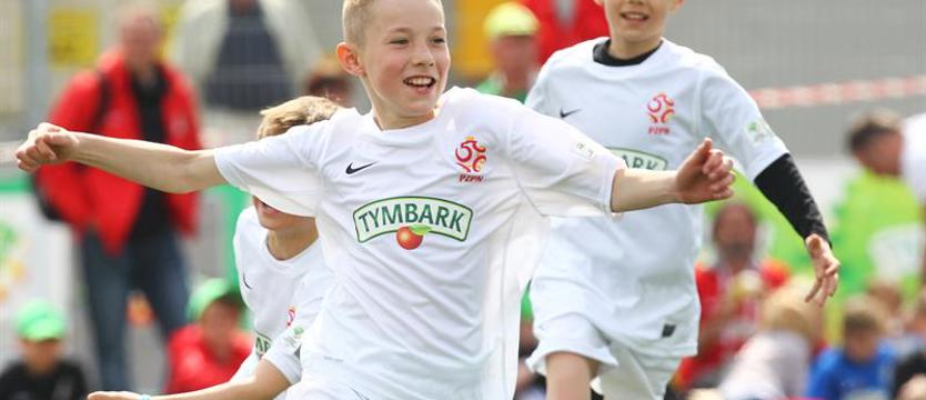 Piłka nożna. Boniek i Milik zapraszają do Szczecinka