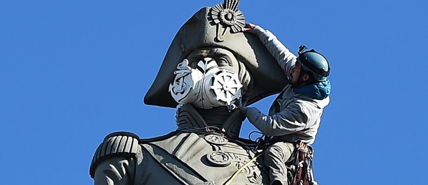 Admirał w masce przeciwgazowej
