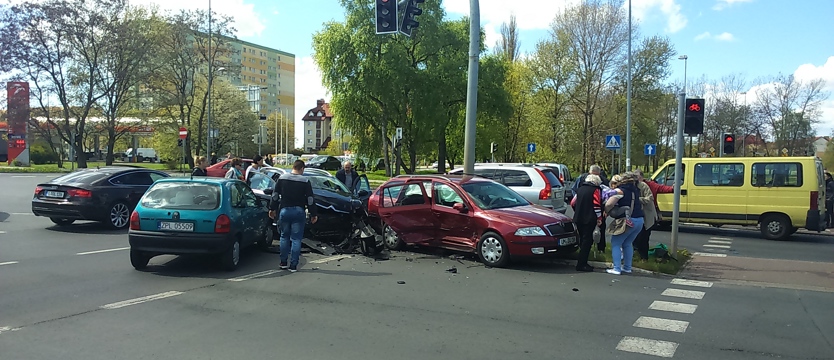 Wypadek z udziałem trzech aut