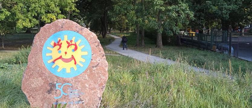 Akcent na uśmiech. „Ulepszona" wersja szpeci oryginał