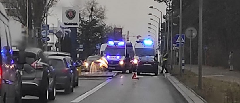 Potrącenie rowerzysty przy Outlet Parku na szczecińskim prawobrzeżu