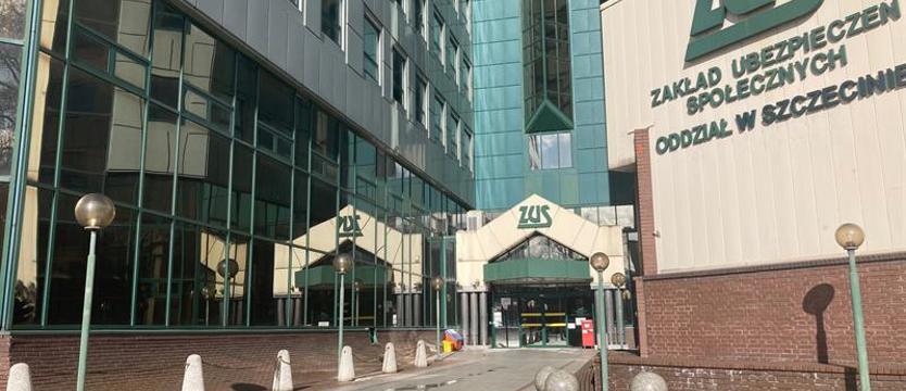Wypłaty rent i emerytur jeszcze przed świętami