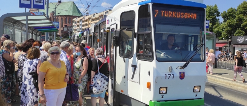 Nie jeździły tramwaje na prawobrzeże Szczecina. Wybrzuszyła się szyna